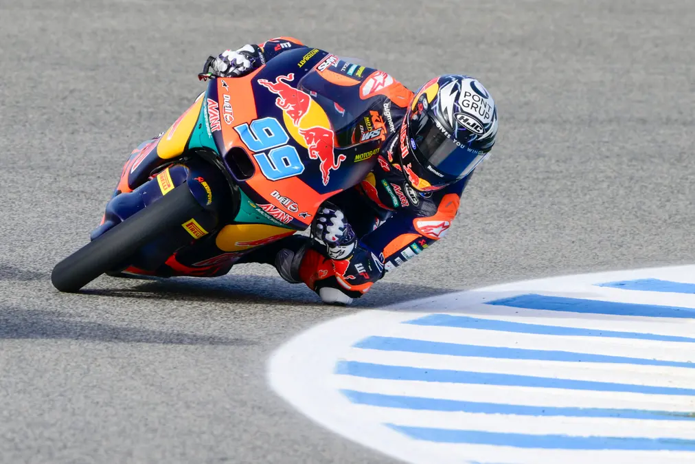 Rueda mantiene su dominio en Jerez y logra su primera pole en Moto3; Perrone, 10°