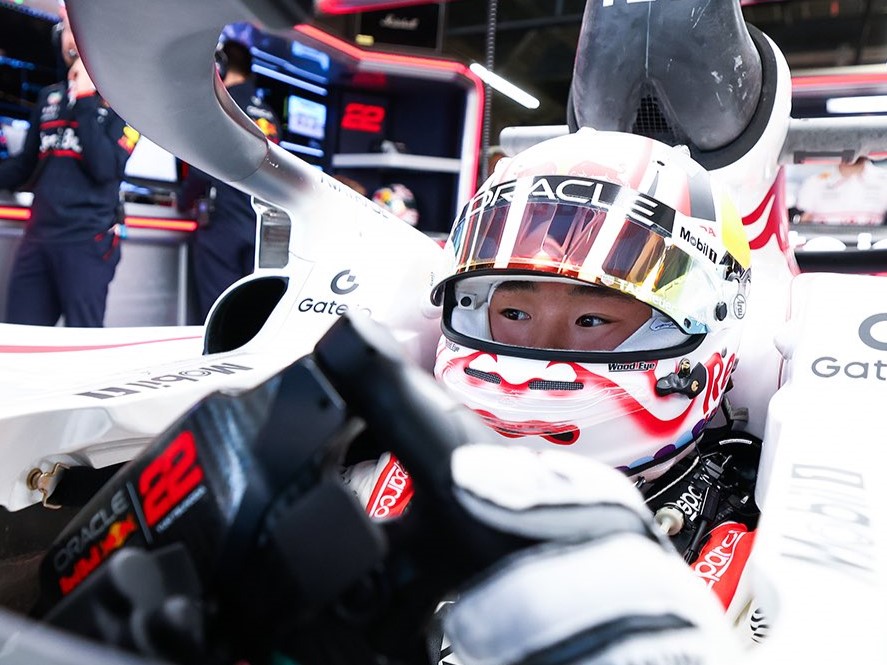 Tsunoda busca mejorar y dice que su primera sesión con Red Bull fue “mejor de lo esperado”