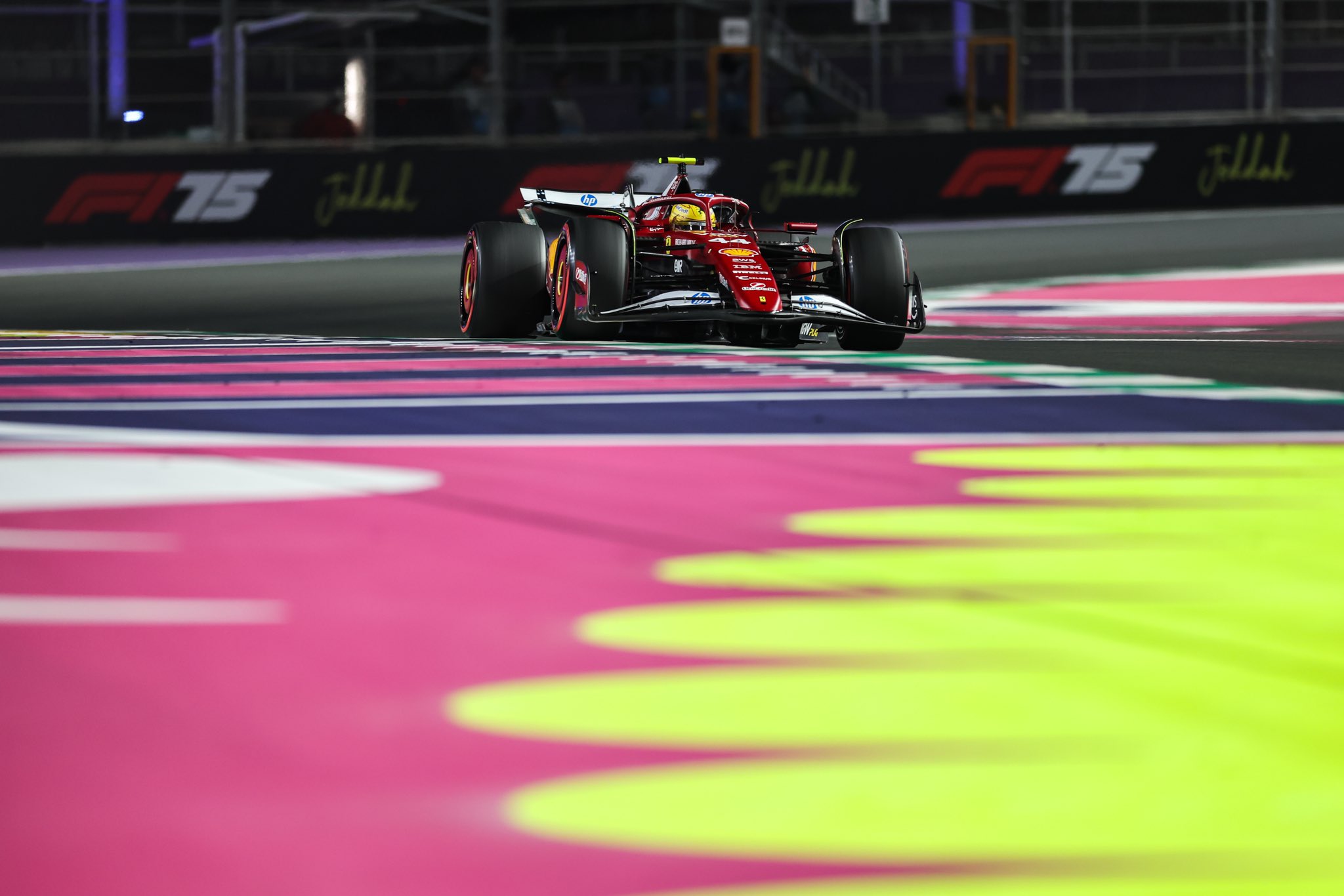 Hamilton destaca 7° puesto en grilla de Arabia Saudita: «Conectar con el coche es difícil»
