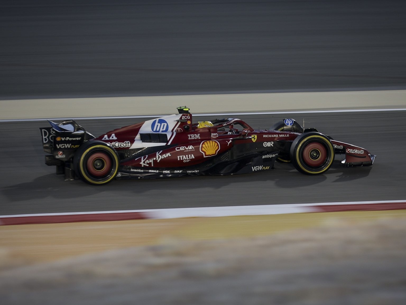 Hamilton detalla dificultades en Ferrari y remarca: «Tengo que hacer un mejor trabajo»