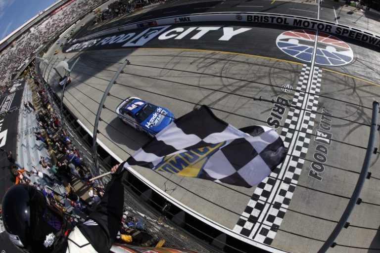 Larson levou a melhor na etapa da Nascar em Bristol no início de 2025 (Foto: Nascar)
