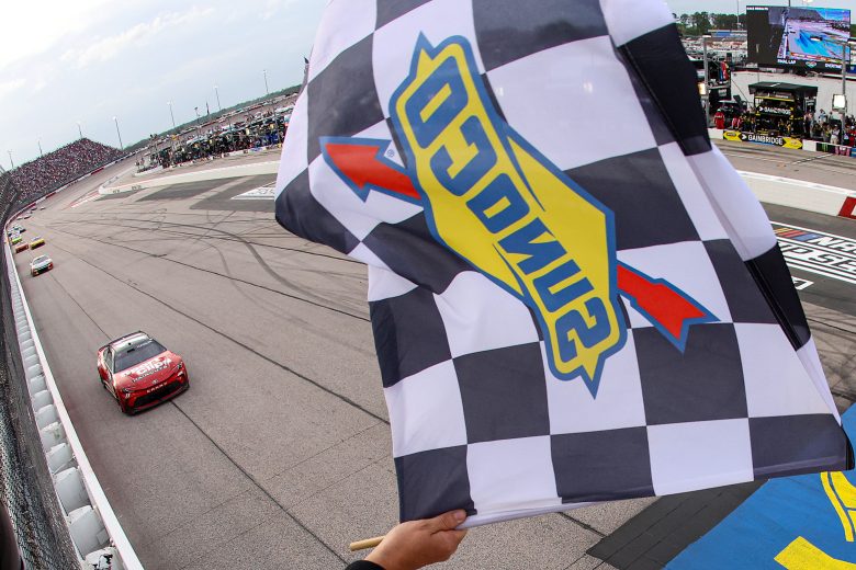 Hamlin vence 2ª de 2025 em Darlington. Confira briga pelos playoffs da Nascar