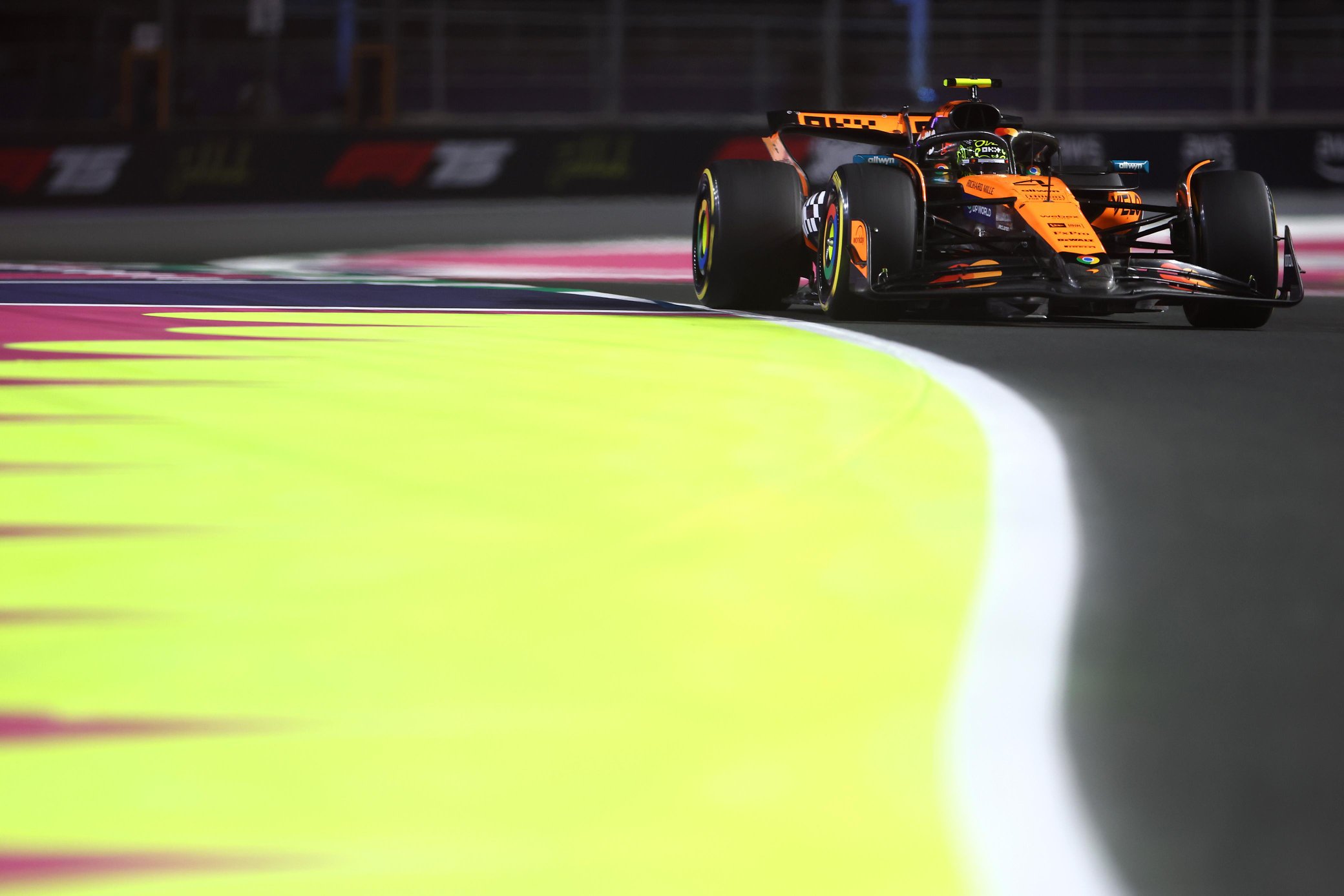 Norris lidera 1-2 de McLaren en la segunda práctica del GP de Arabia Saudita
