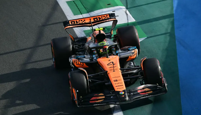 Norris lidera sobre Piastri en exhibición de McLaren en FP3 del GP de Arabia Saudita