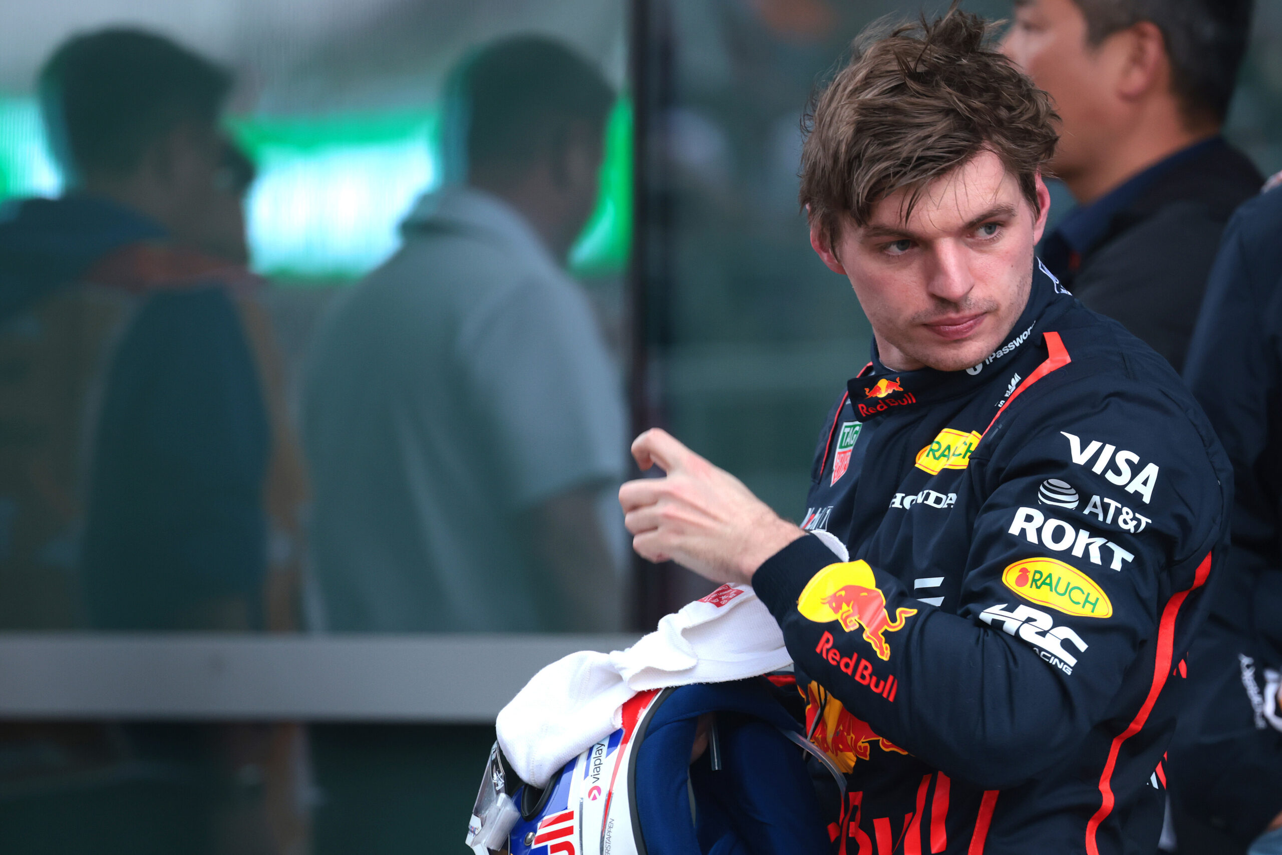 Schumcher ve a Red Bull “desmoronándose” y espera salida de Verstappen