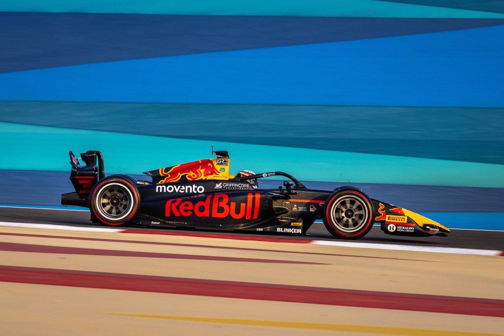 Martí conquista la carrera sprint de Fórmula 2 en Bahréin; Duerksen es 3°