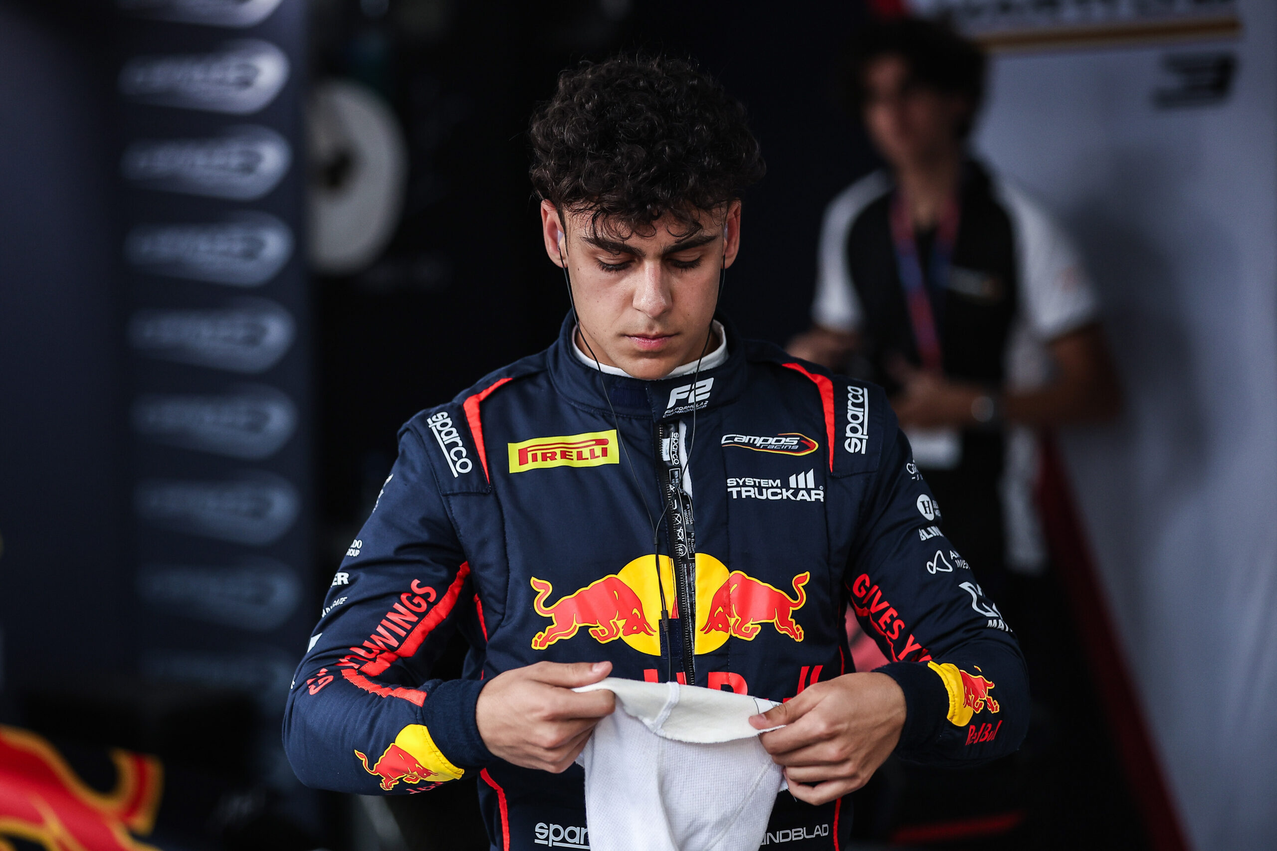 Lindblad evita se comparar com Verstappen e foca na F2 por “melhor oportunidade na F1”