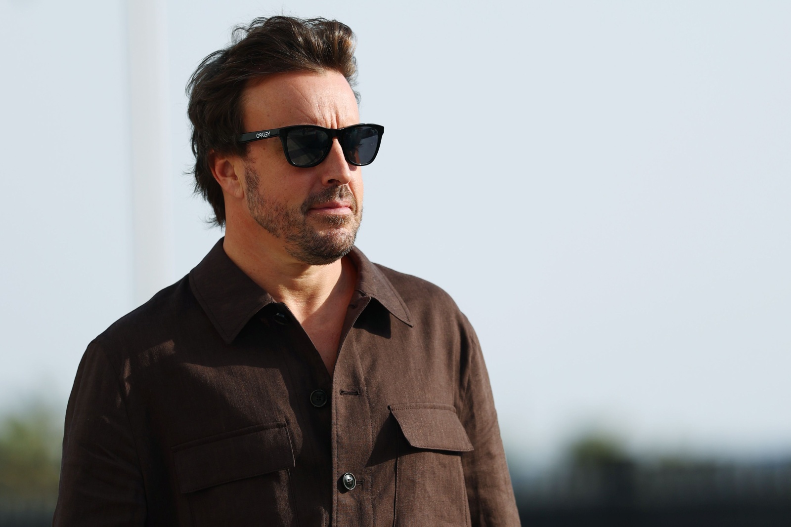 Alonso admite plano de renovar “ano a ano” após 2026: “Não vou correr até os 50”