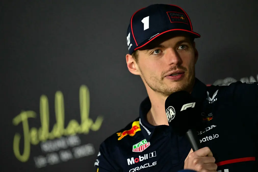 Aston Martin elogia a Alonso y a Stroll tras rumores de llegada de Verstappen para 2026