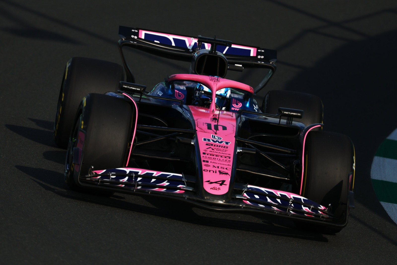Gasly rouba cena por 0s007 e lidera treino livre 1 do GP da Arábia Saudita. Bortoleto é 20º