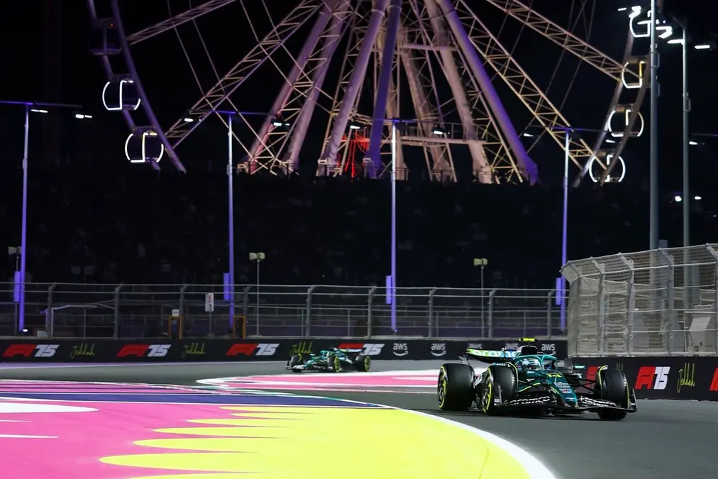 Alonso se queja del ritmo de Aston Martin y pide “suerte” en el GP de Arabia Saudita