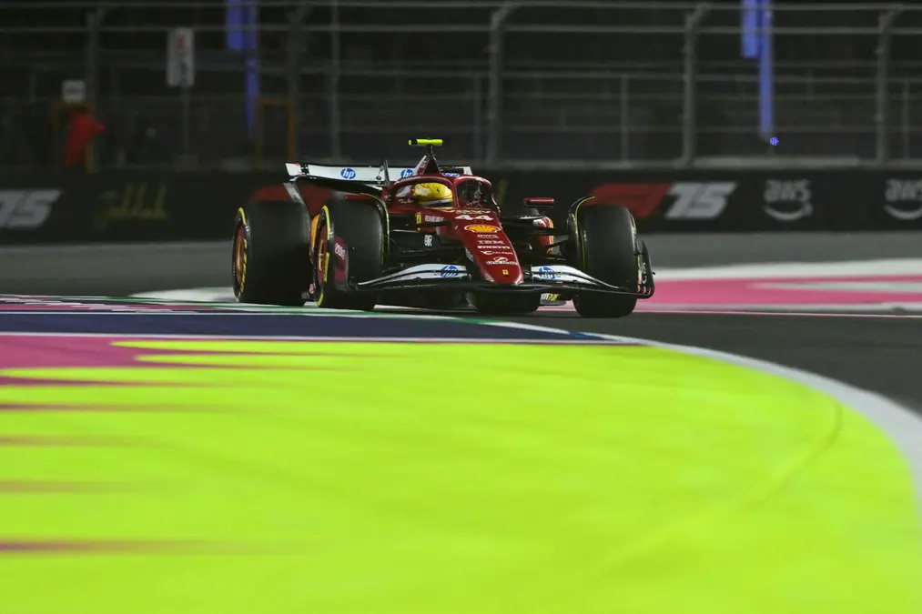 Hamilton admite problemas con las gomas y dice que aspira a un top-10 en Jeddah