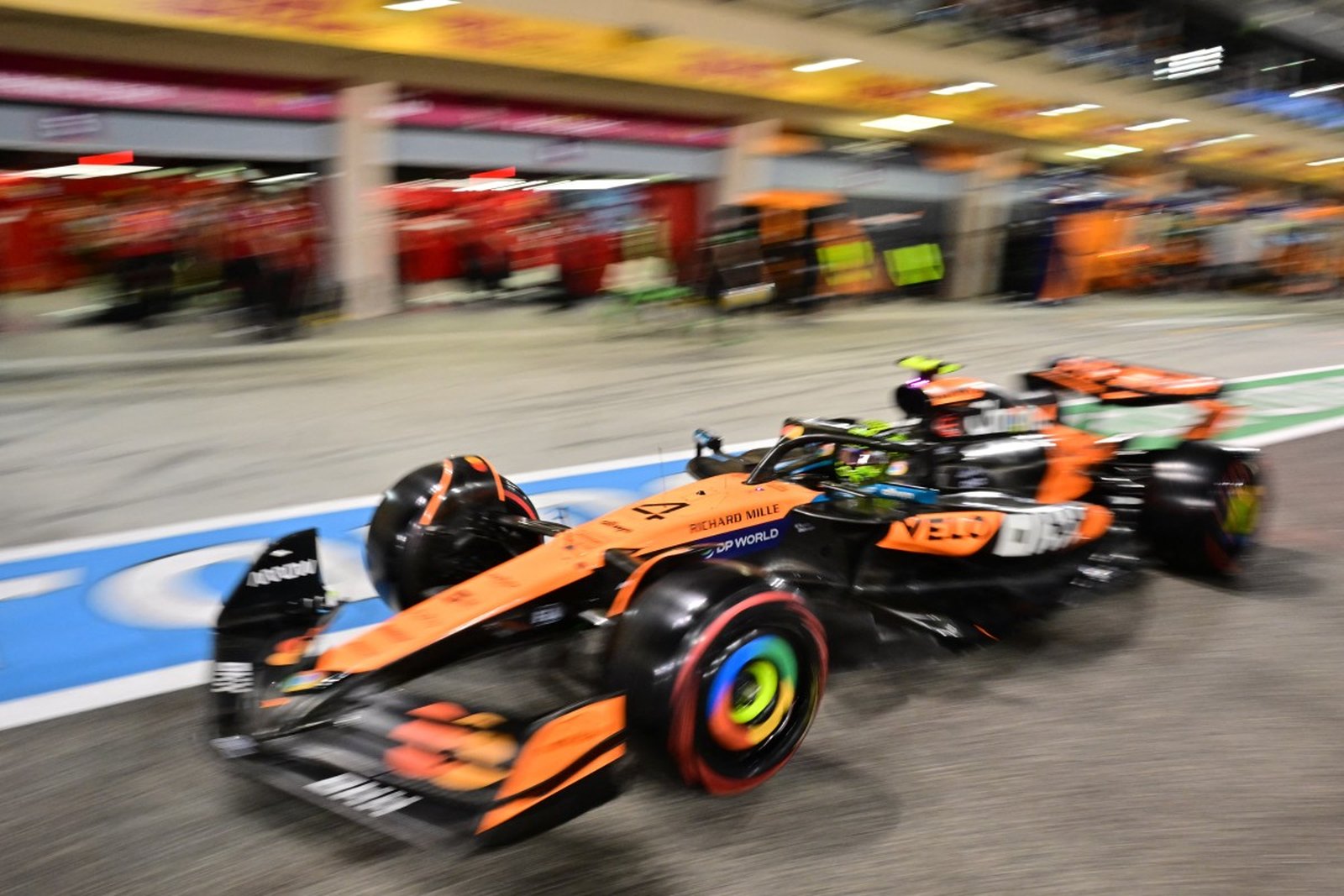 McLaren vê Piastri “cada vez mais forte” e minimiza 6º lugar de Norris no grid do Bahrein