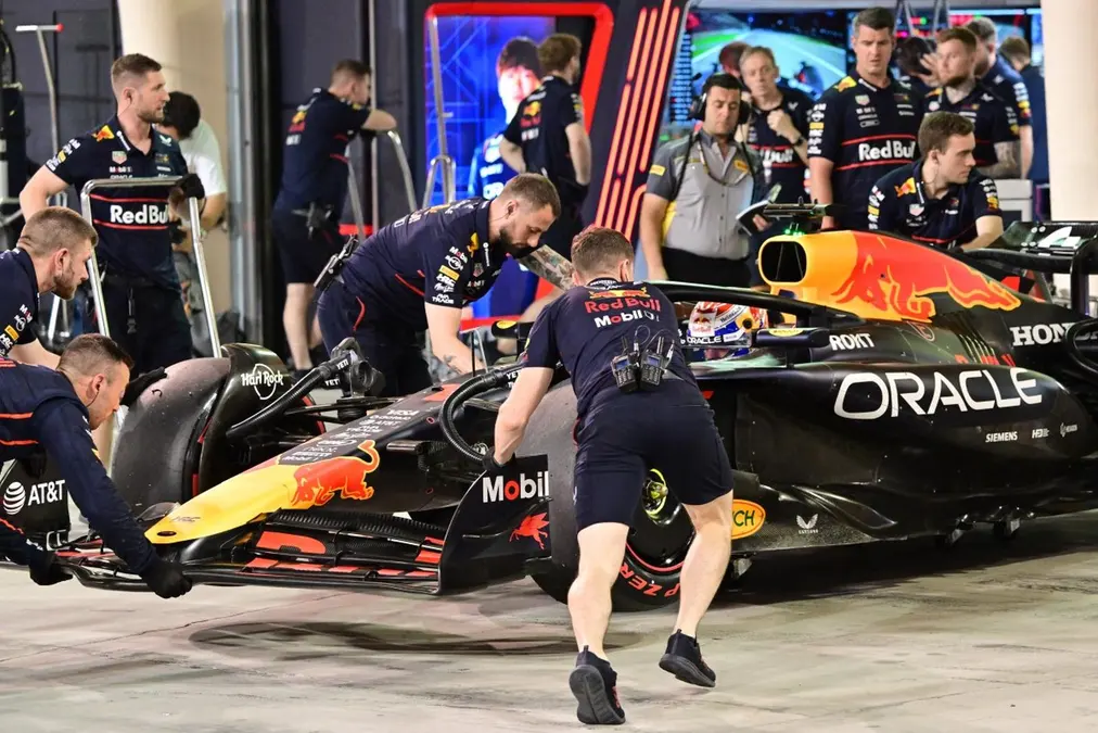El asesor crítica los “inaceptables” errores de Red Bull e insinua la marcha de Verstappen