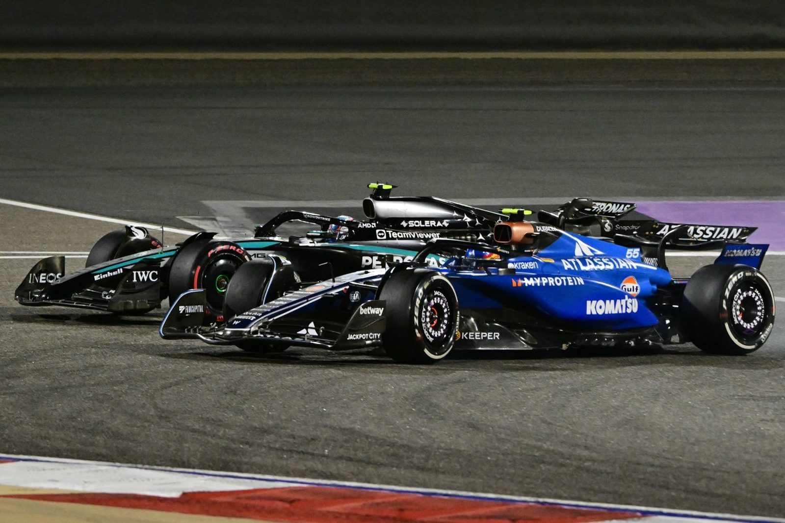 Sainz toma 3 posições em grid da Arábia Saudita por lance com Antonelli no Bahrein