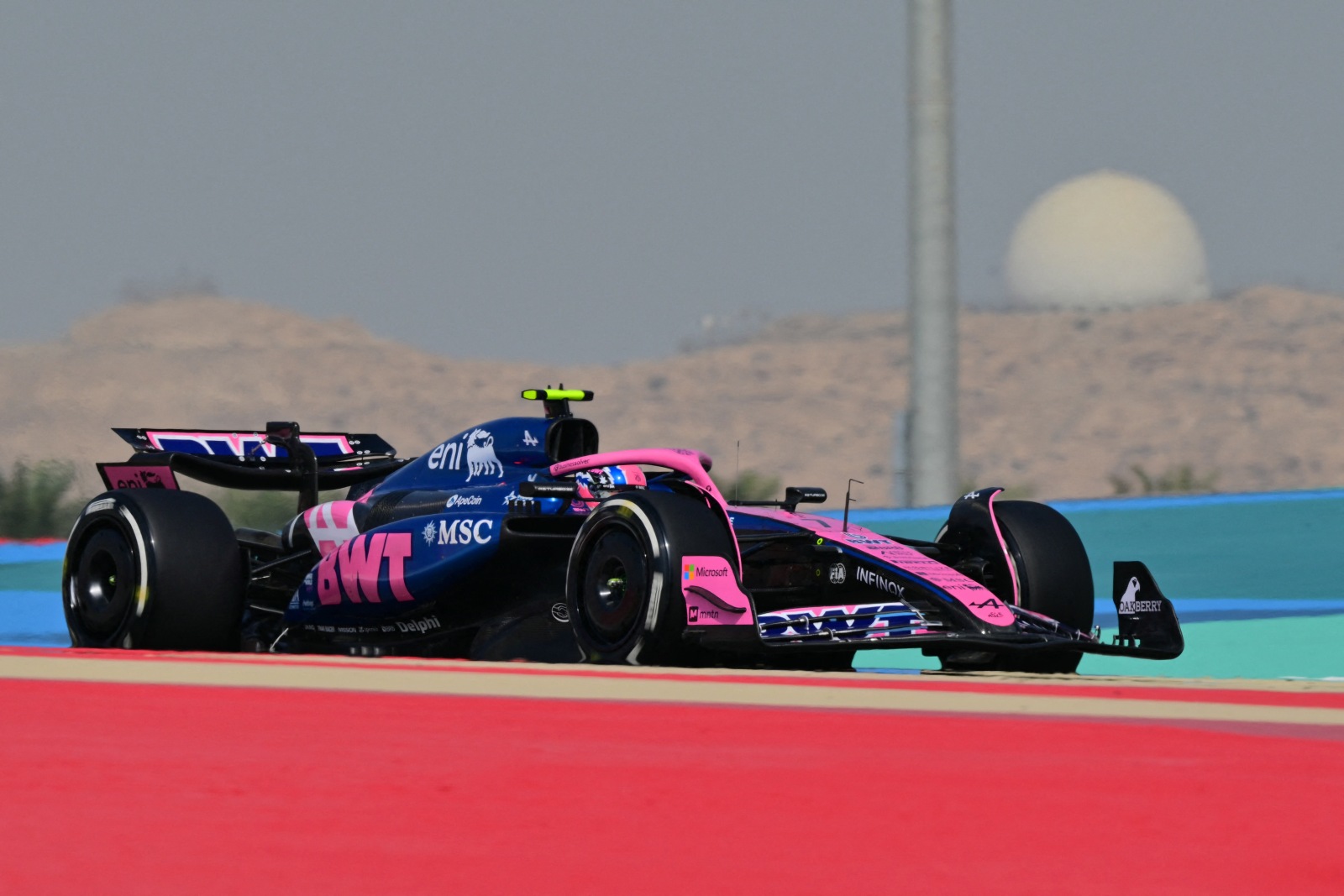 Fórmula 1 realiza classificação do GP do Bahrein em noite quente de ventos moderados