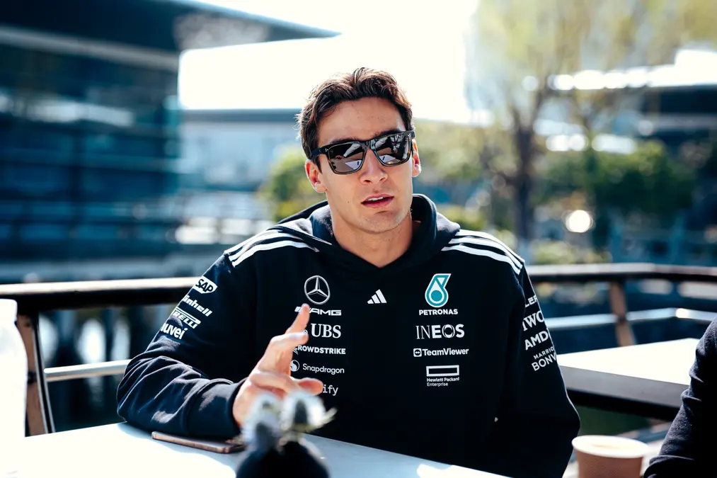 Russell lamenta salida del vicepresidente de FIA y critica la inestabilidad: “¿Y ahora qué?”