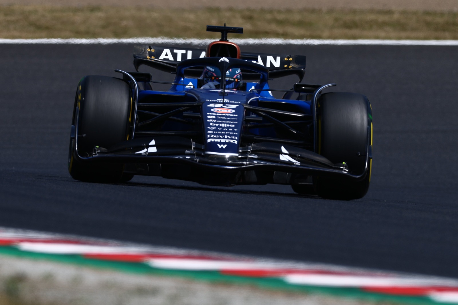 Albon vê GP do Japão “muito chato”, mas celebra “ótima” sequência de pontos na F1