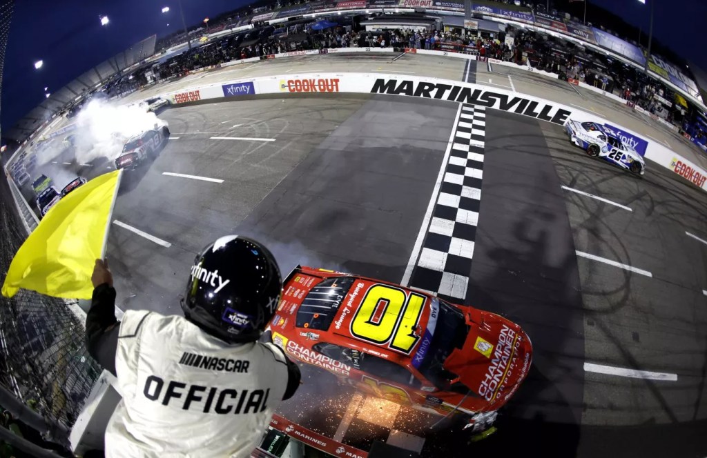 NASCAR resta 50 puntos a Smith por chocar deliberadamente en Martinsville en Xfinity