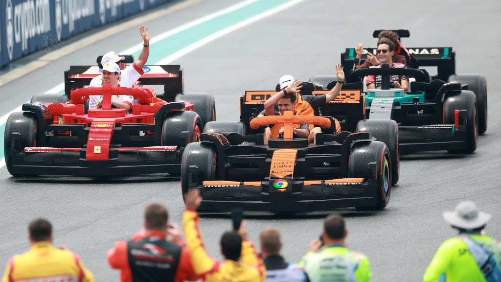 GP da Inglaterra repete corrida de Lego em 2026 com carro individual por piloto