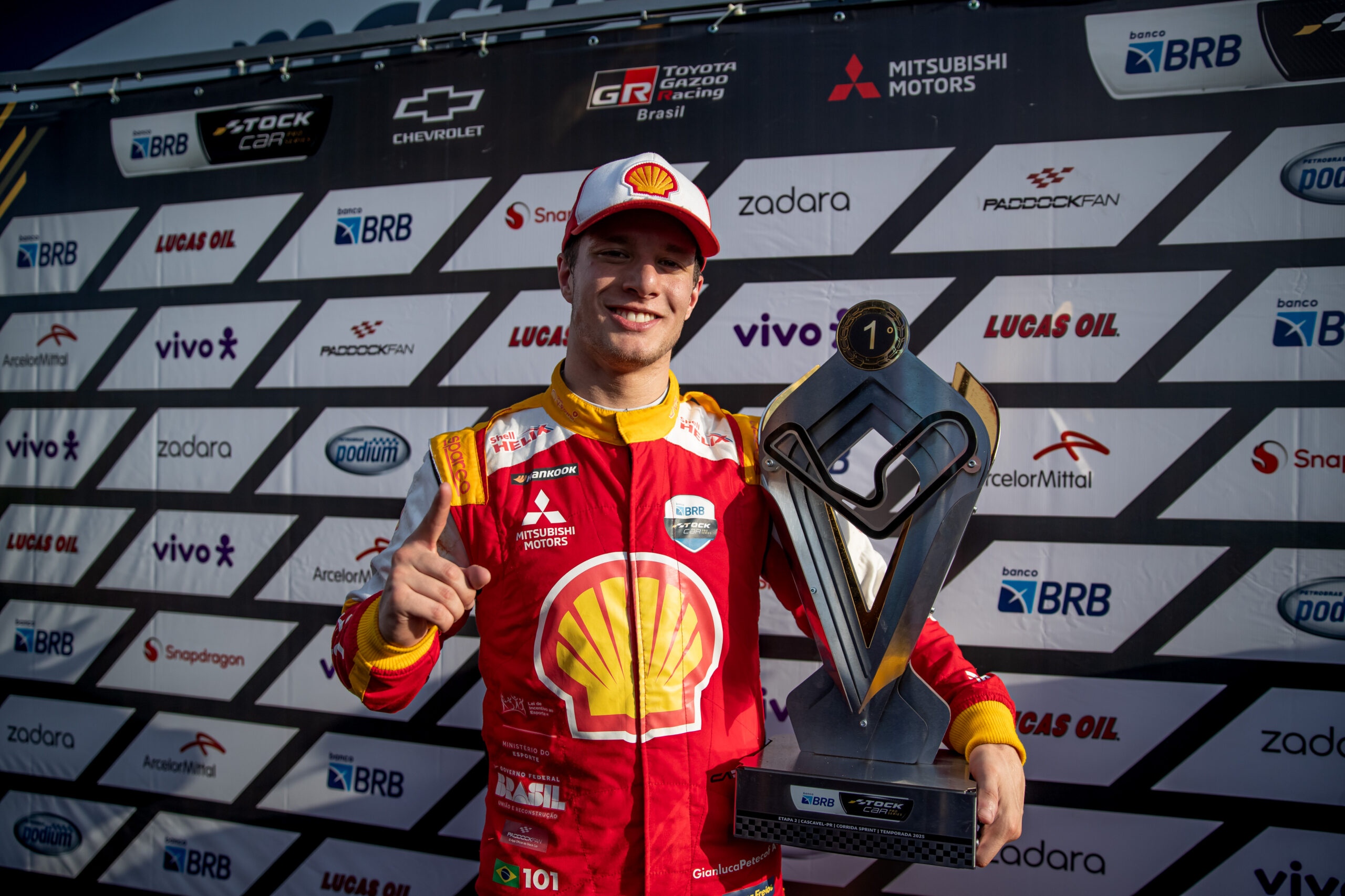 Petecof acerta estratégia em Cascavel e vence corrida sprint da Stock Car. Fraga é 6º