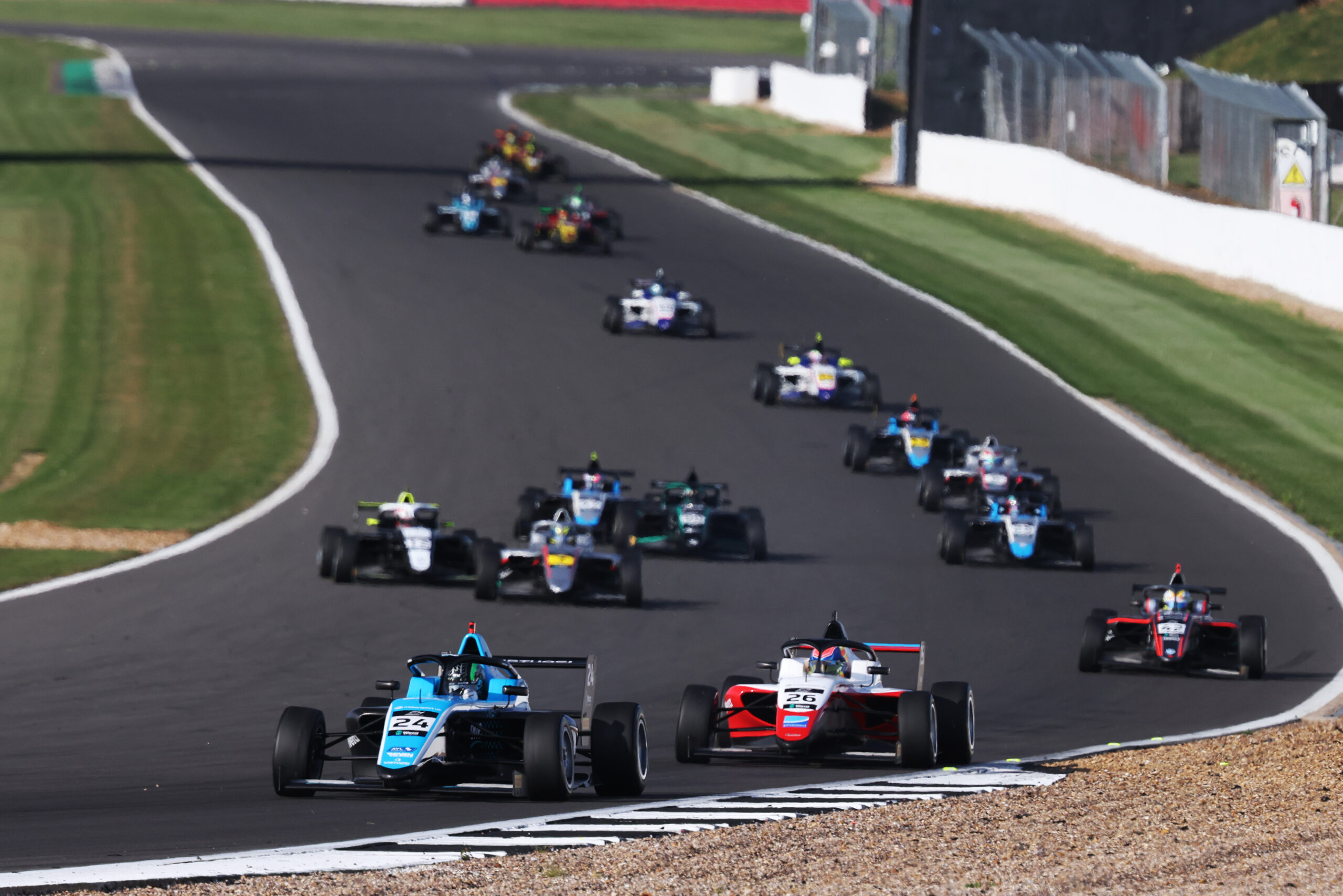 GP da Inglaterra faz movimento inédito e adiciona F4 Britânica à programação da F1
