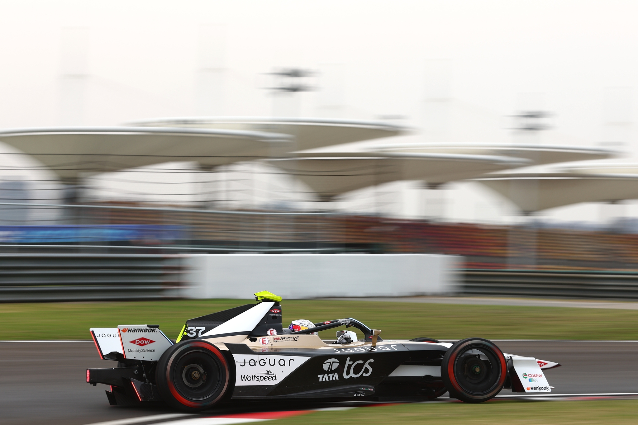 Cassidy lidera TL3 interrompido por chuva da Fórmula E no eP de Xangai. Di Grassi é 8º
