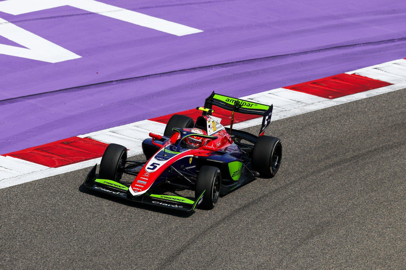Câmara leva multa por excesso de velocidade no pit-lane em Ímola em classificação da F3