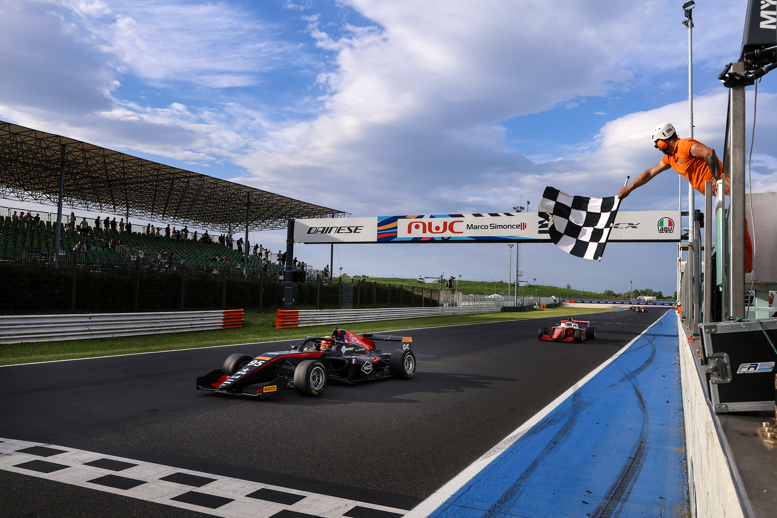 Giltaire segura pressão de Slater e vence corrida 2 da FRECA em Misano. Clerot é 5º
