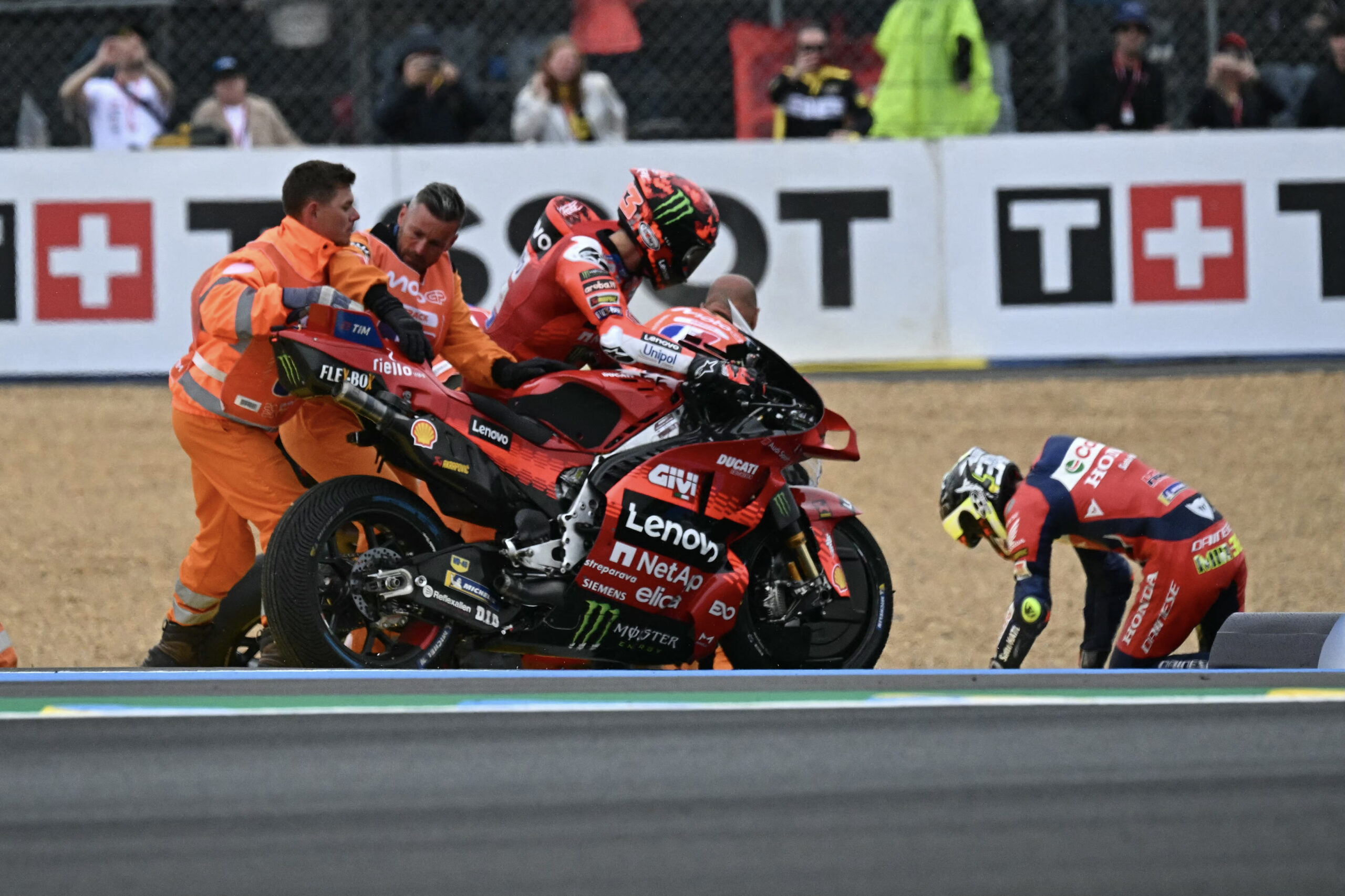 Ducati afaga Bagnaia após problemas na França: “Grandes campeões precisam de ajuda”