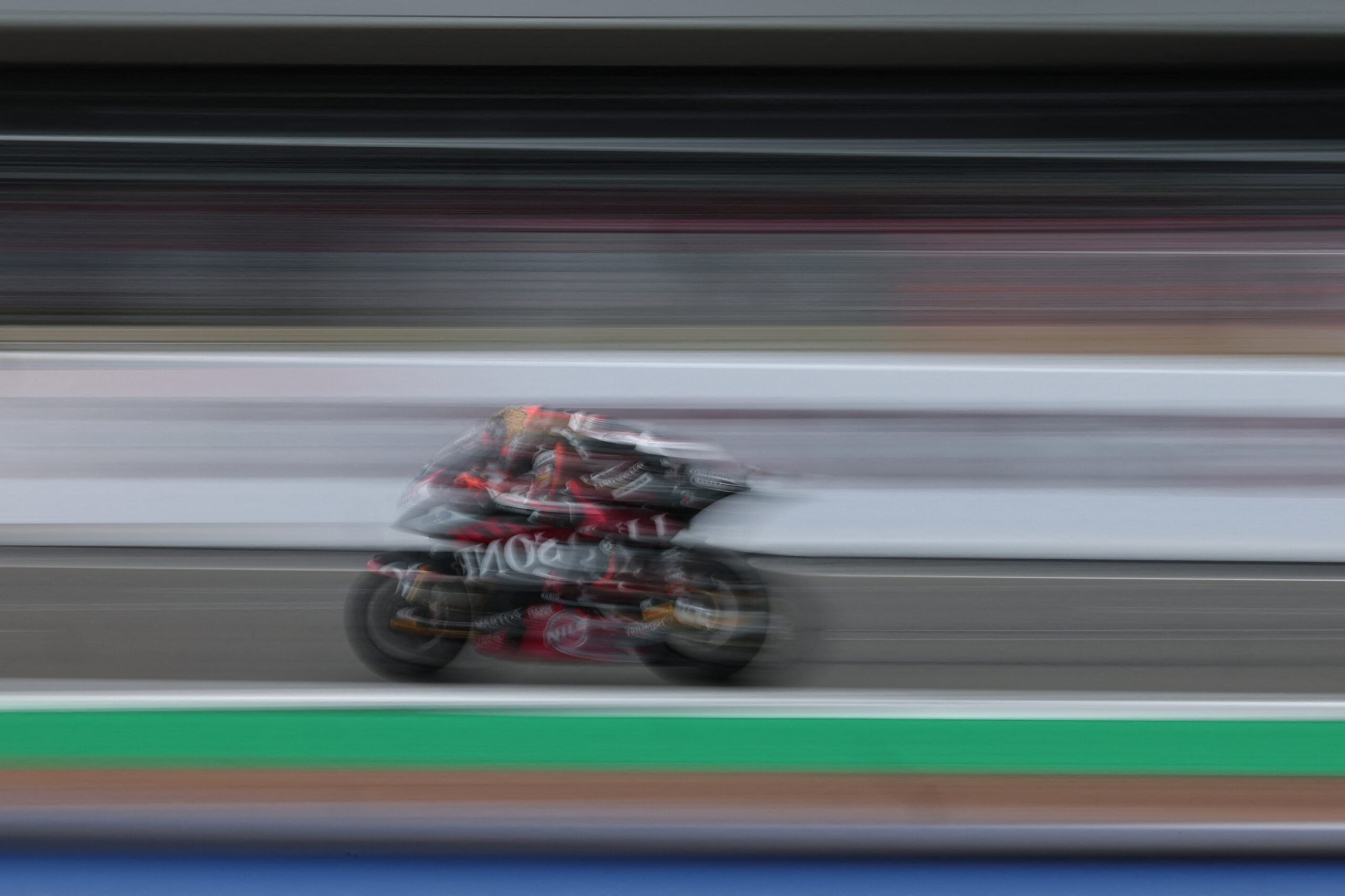 Canet reage em Silverstone e crava pole da Moto2. Moreira larga em 3º