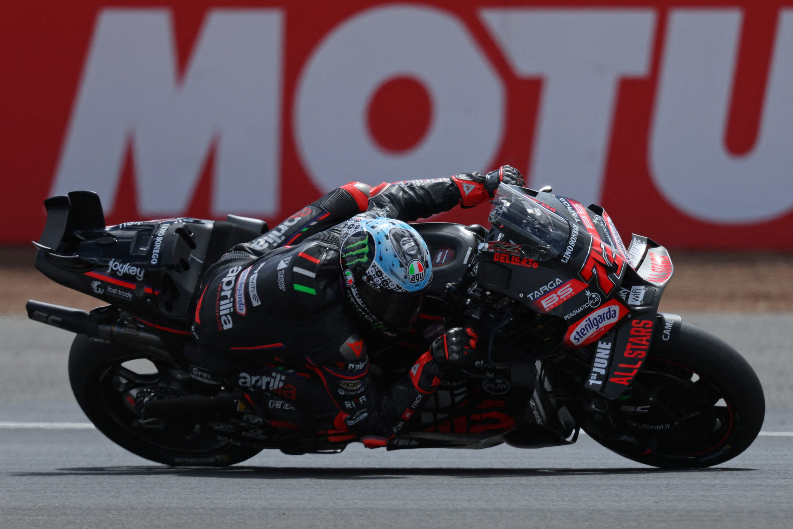 Bezzecchi espanta crise na Aprilia e vence corrida maluca da MotoGP em Silverstone