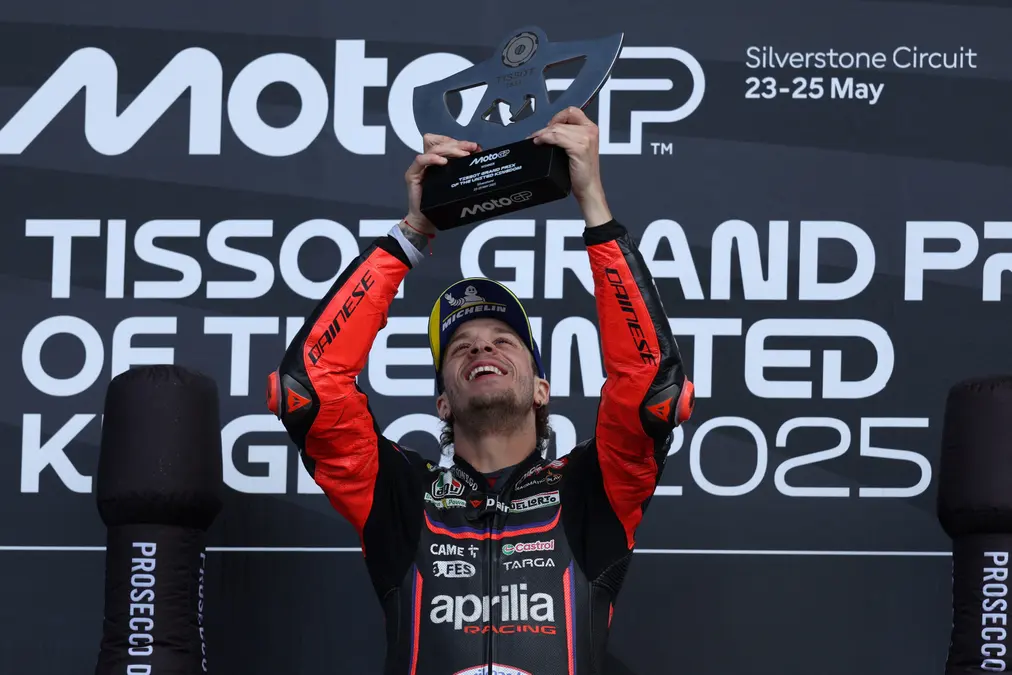 Bezzecchi celebra la primera victoria con Aprilia en MotoGP: “Sensación increíble”