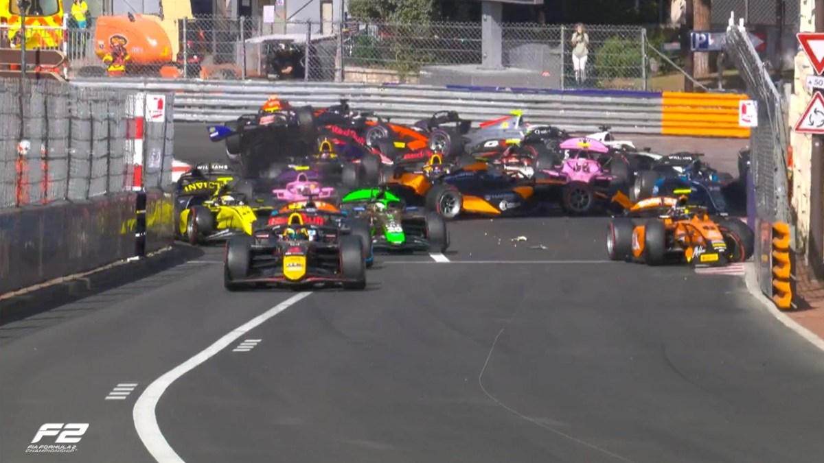 Dunne acerta Martins na curva 1 e causa big-one na corrida principal da F2 em Mônaco