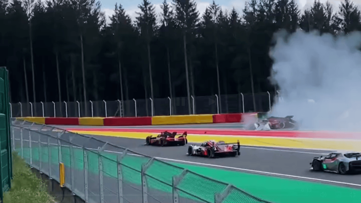 Giovinazzi perde controle na Eau Rouge e destrói Ferrari #51 durante TL2 das 6 Horas de Spa