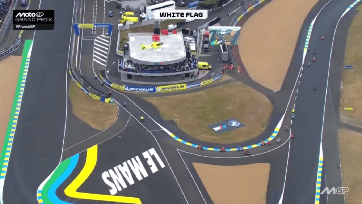 MotoGP adia largada após chuva e congestionamento nos boxes na França