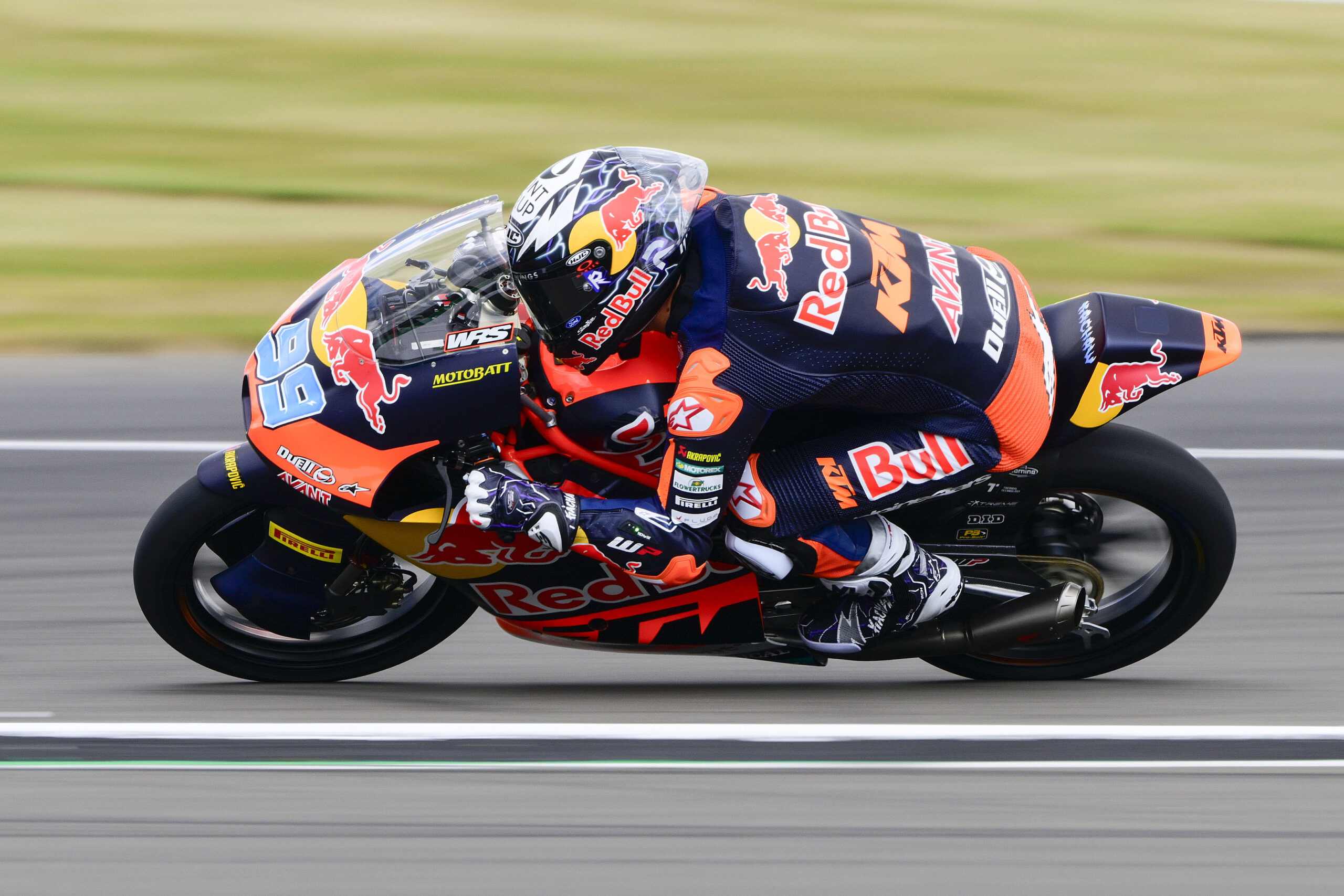Rueda puxa dobradinha da Ajo e garante pole da Moto3 em Silverstone. Piqueras é 3º