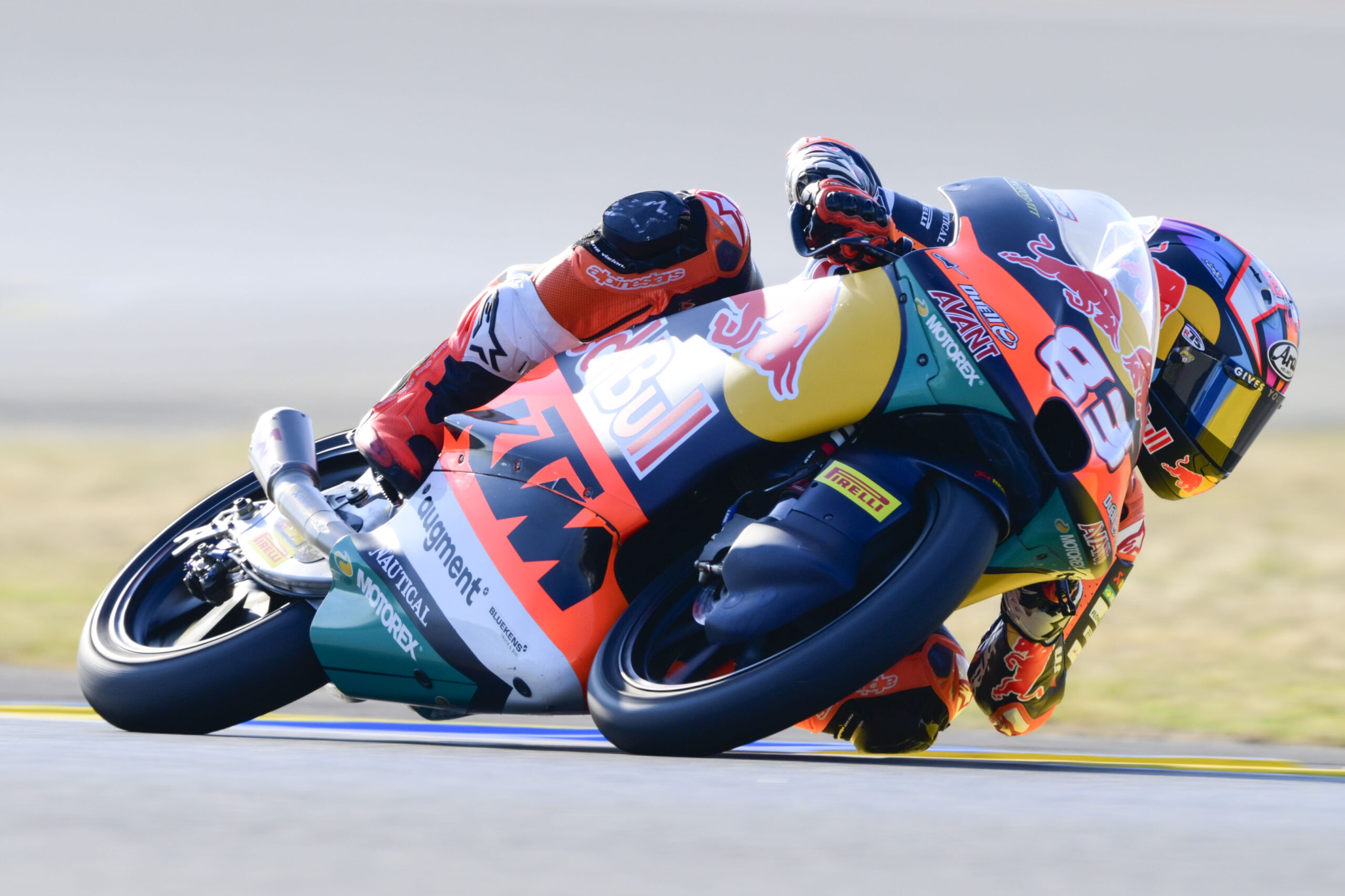 Carpe supera Almansa no fim e lidera primeiro dia da Moto3 em Silverstone. Rueda é 6º