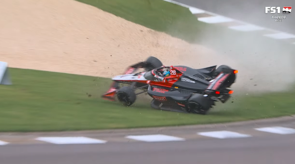 Ericsson perde controle na chuva e sofre forte acidente no TL2 da Indy no Alabama
