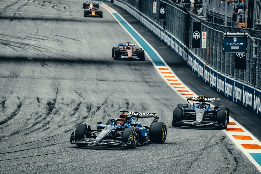 Williams asume culpa por la confusión entre Albon y Sainz: «El mensaje no fue claro»
