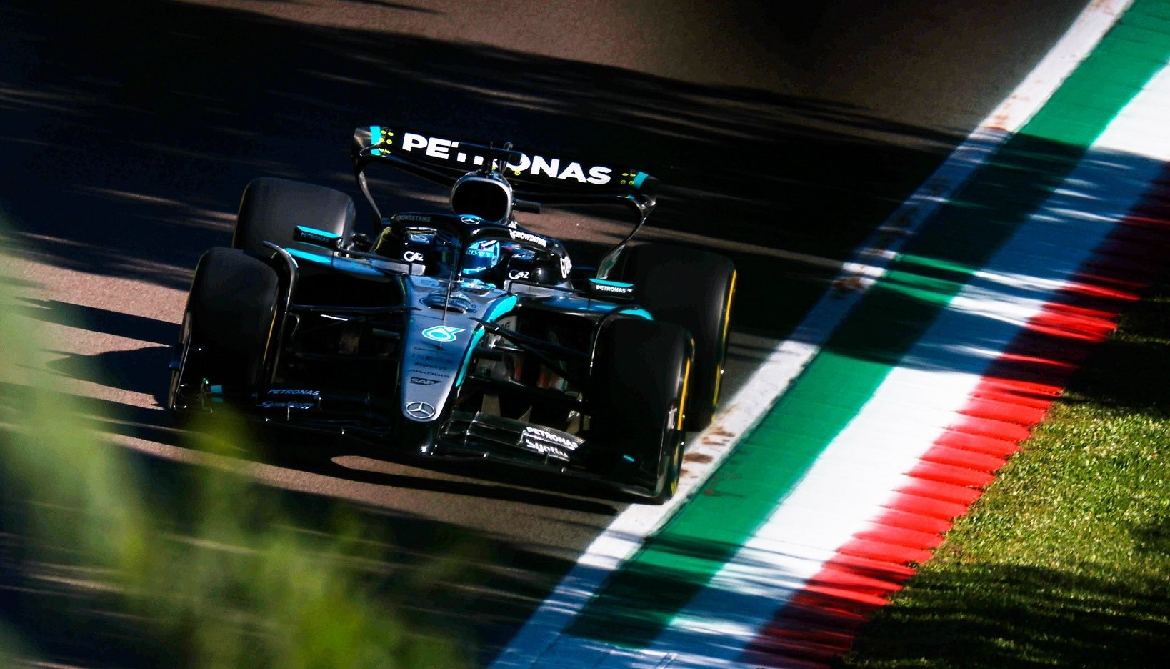 Russell se rinde a McLaren y ve a Mercedes «en lucha contra Verstappen y Ferrari» en Imola
