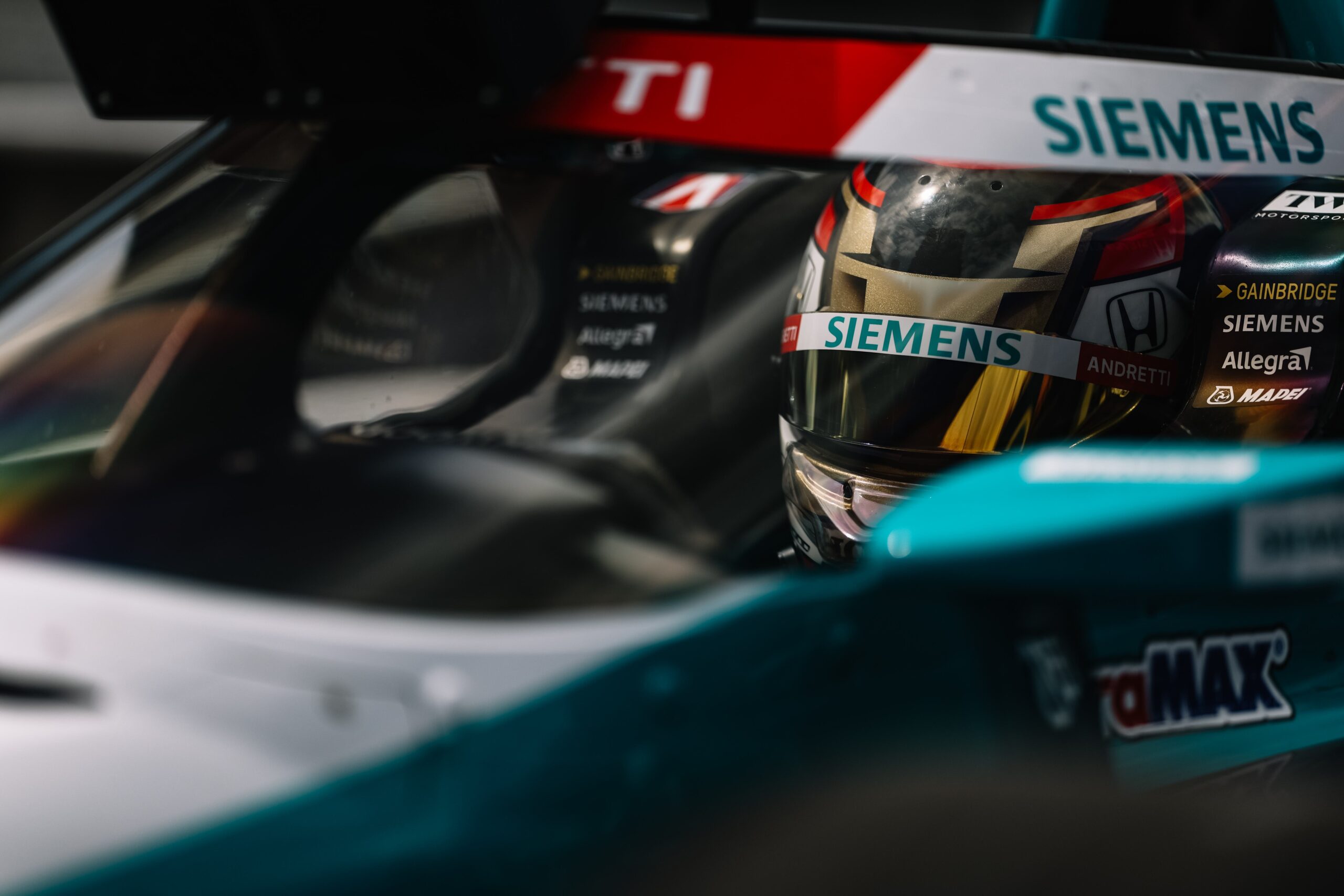 Kirkwood supera empurrão de Power e lidera treino livre 1 da Indy em Detroit