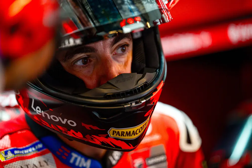 Bagnaia critica a Martín por los rumores de salida de Aprilia: «Debe respetar los contratos»