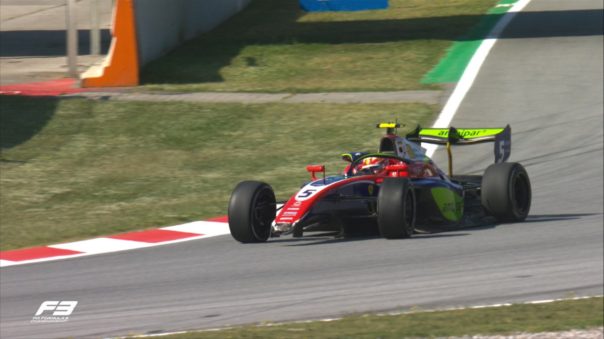 Câmara acerta carro lento de Taponen na largada e abandona sprint da F3 na Espanha