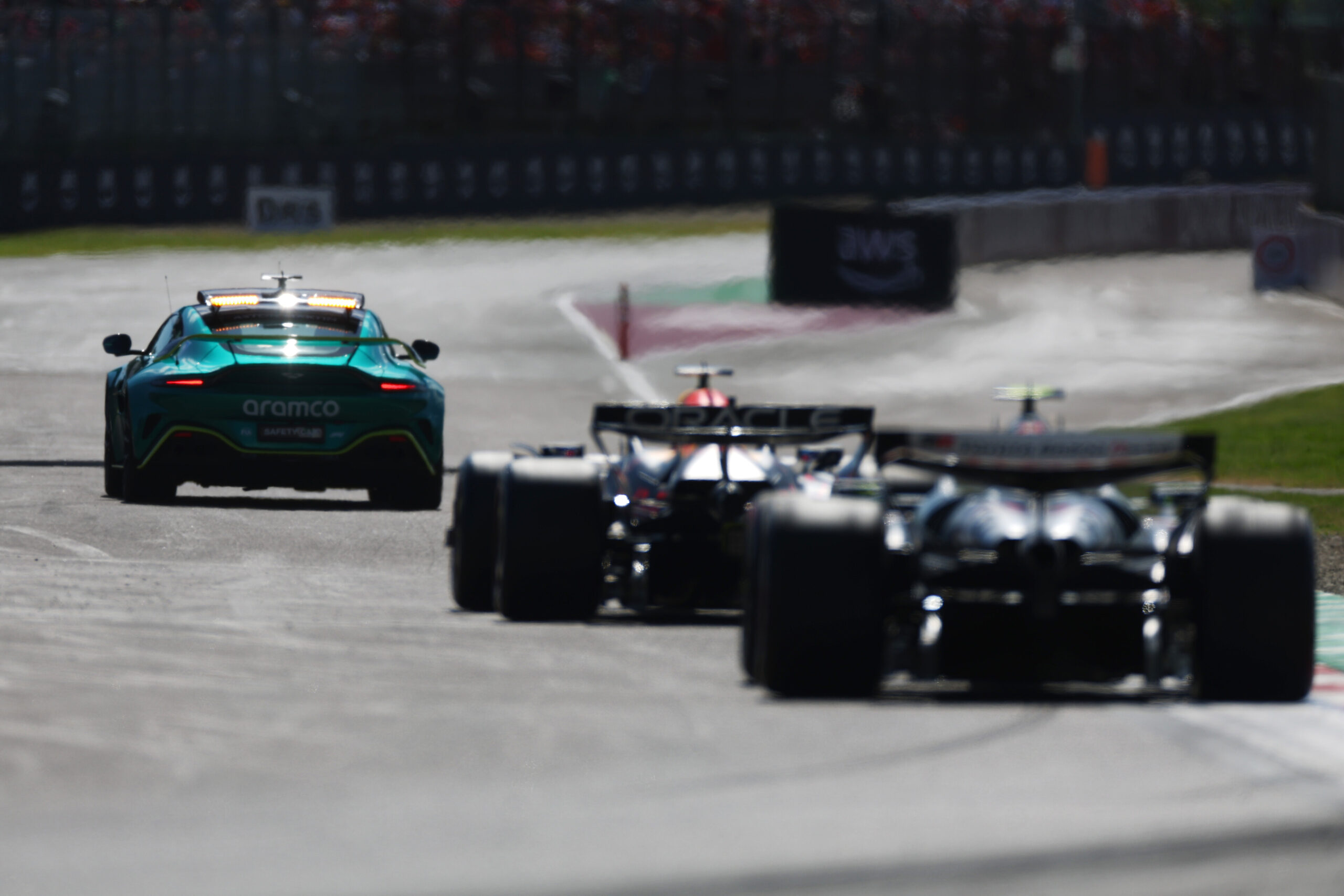 Falta de espaço e demora para retirar: por que safety-car foi acionado no fim do GP em Ímola