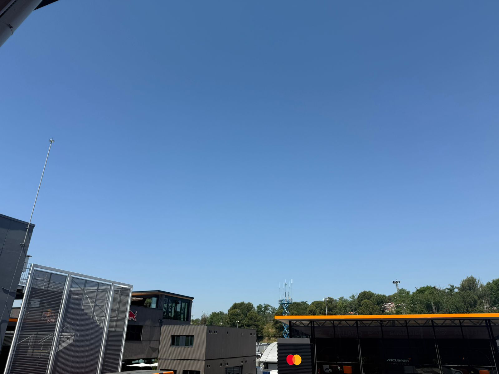 F1 realiza classificação em sábado ainda quente e de ventos moderados na Espanha