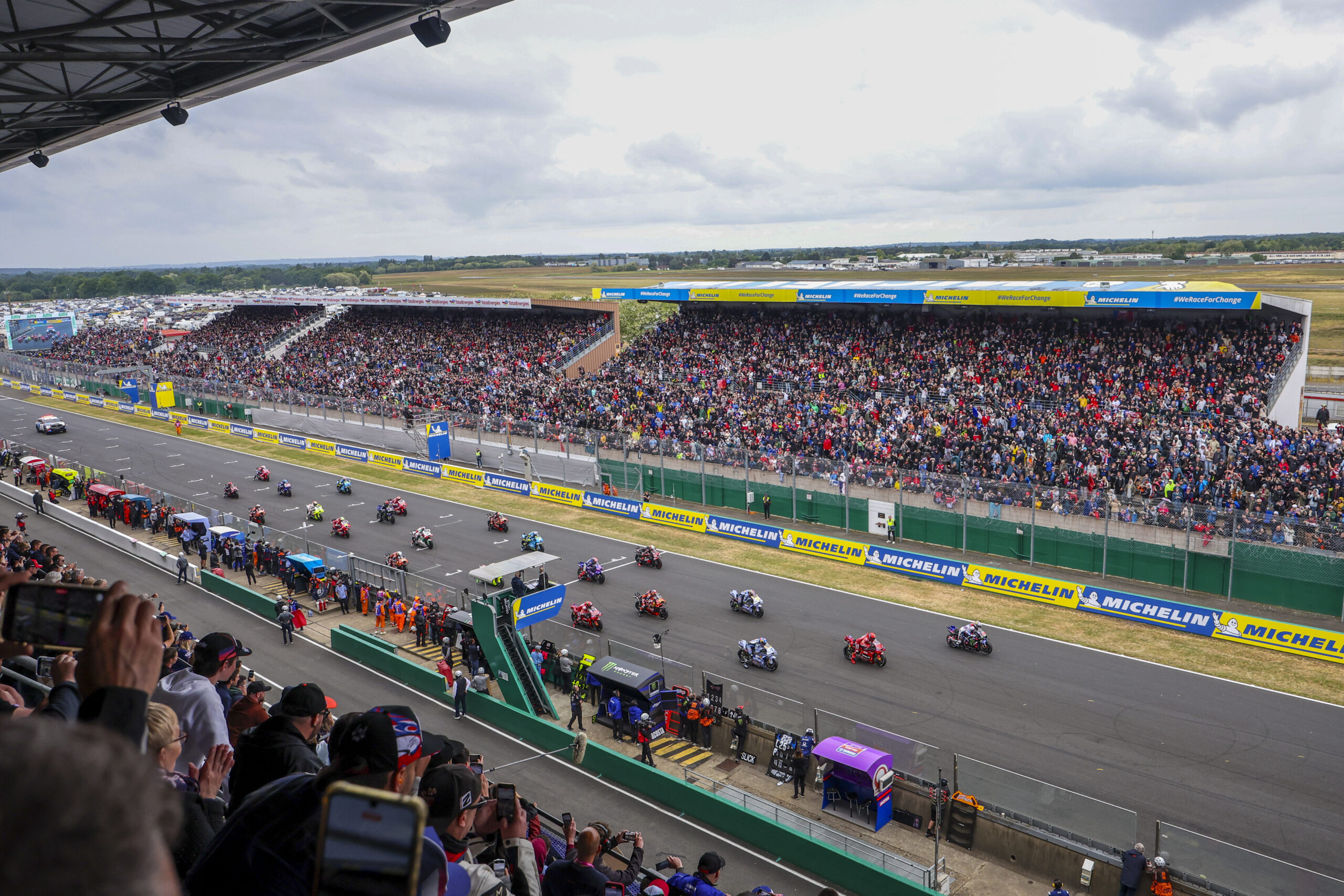 Ezpeleta vê mudança nas regras “vital” e prevê MotoGP mais competitiva em 2027