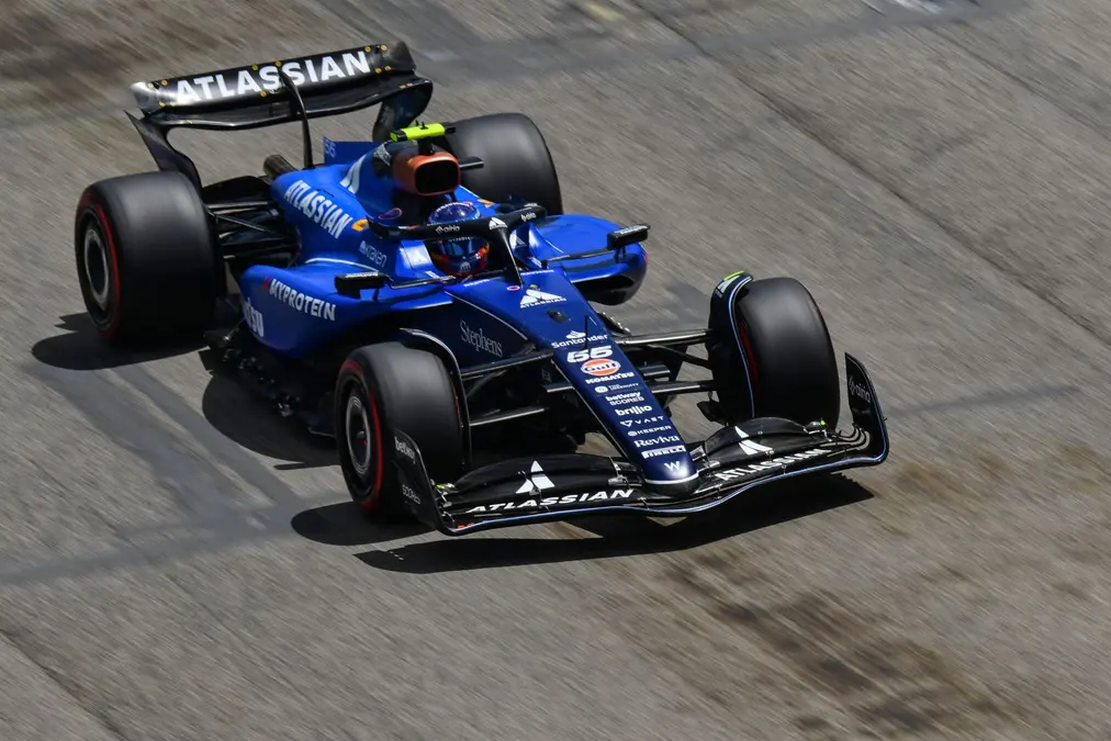 Sainz señala un “año de errores” en Williams y expresa su frustración tras ser 8° en Ímola