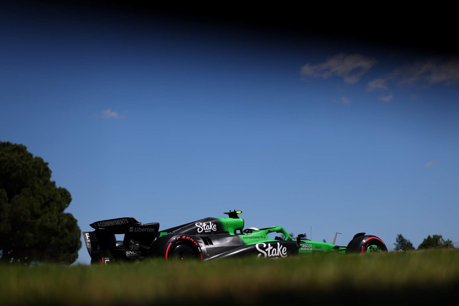 Bortoleto se diz “confortável” com Sauber, mas alerta para Ímola “que não permite erros”