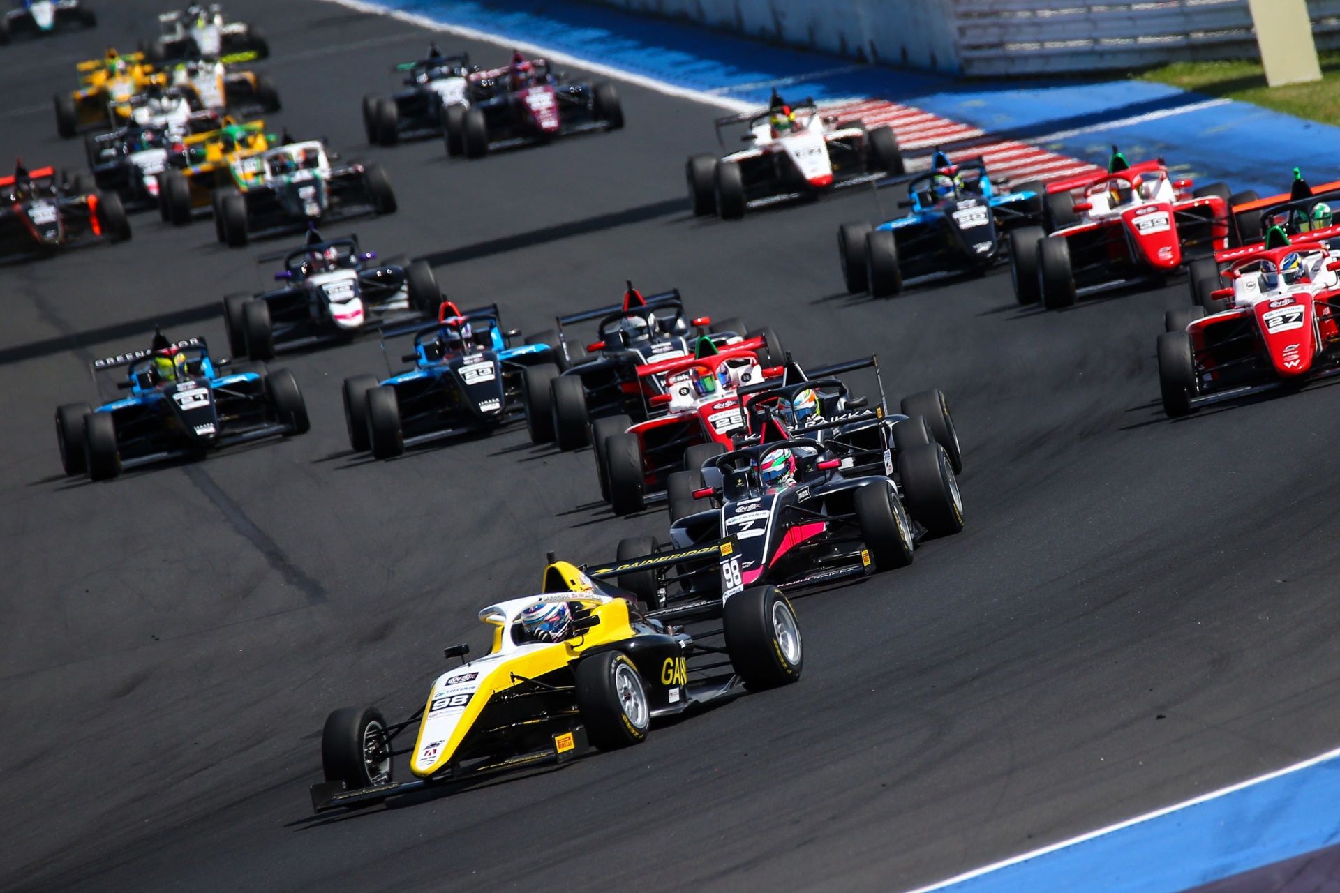 Wheldon e Nakamura-Berta vencem em abertura da F4 Italiana em Misano
